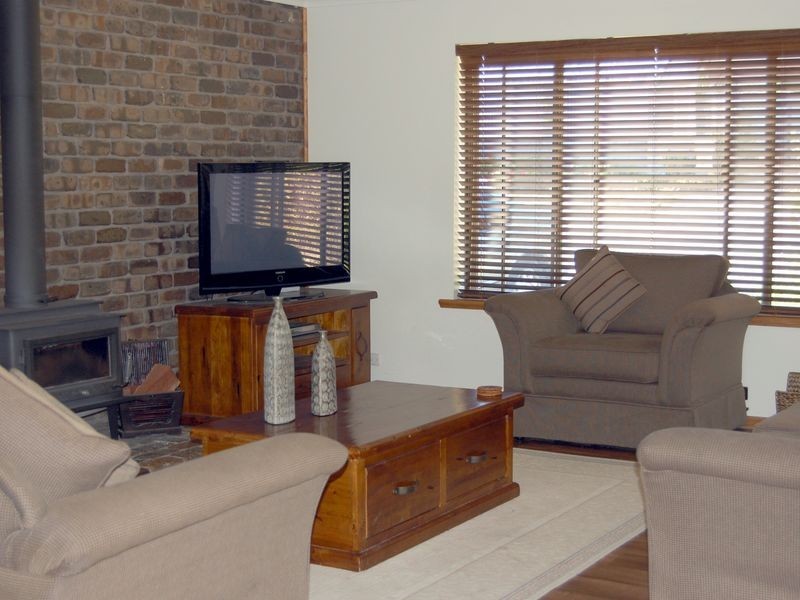 3 James Avenue, Victor Harbor SA 5211