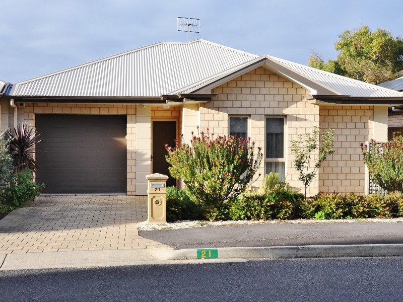 21 Oval Road, Victor Harbor SA 5211