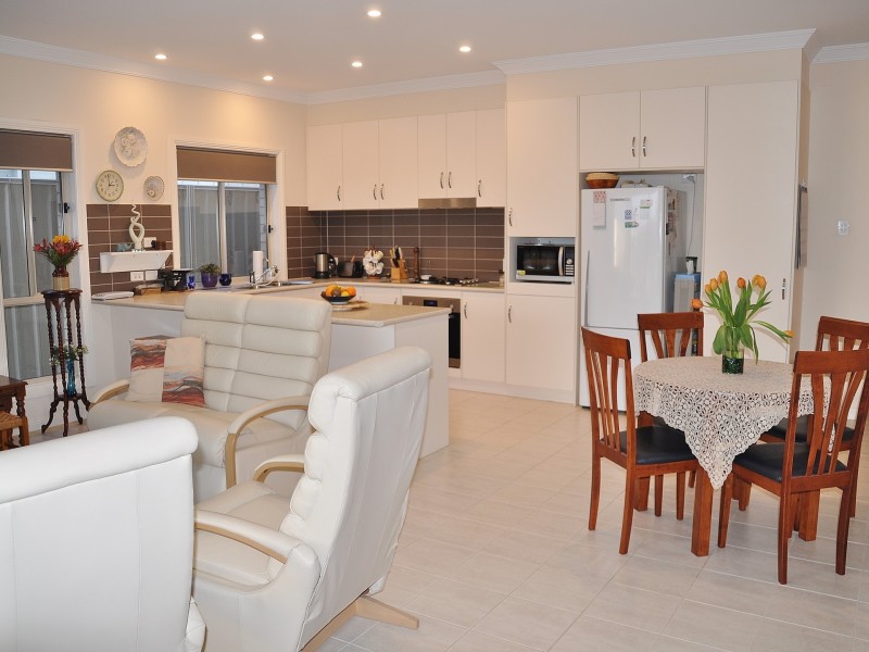 21 Oval Road, Victor Harbor SA 5211