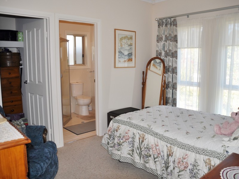 21 Oval Road, Victor Harbor SA 5211