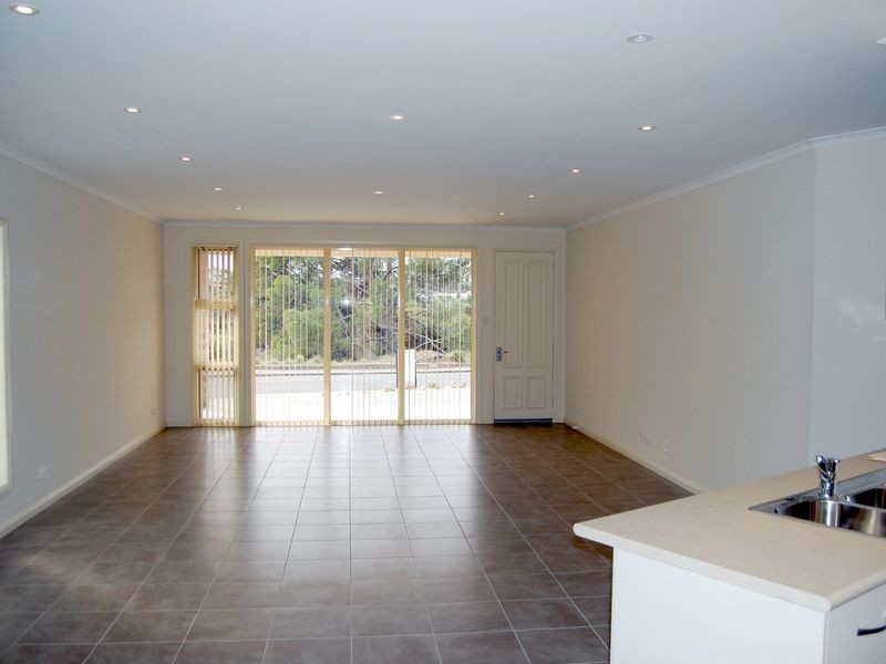 2 The Parkway, Victor Harbor SA 5211