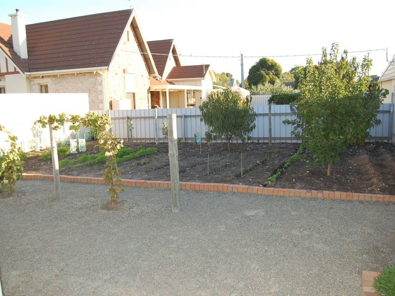2 The Parkway, Victor Harbor SA 5211