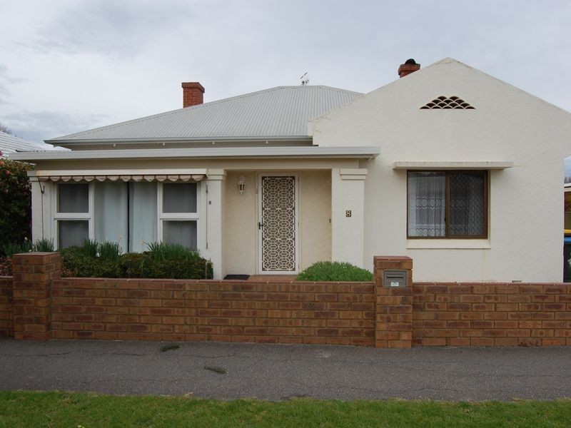 8 Leworthy Street, Victor Harbor SA 5211