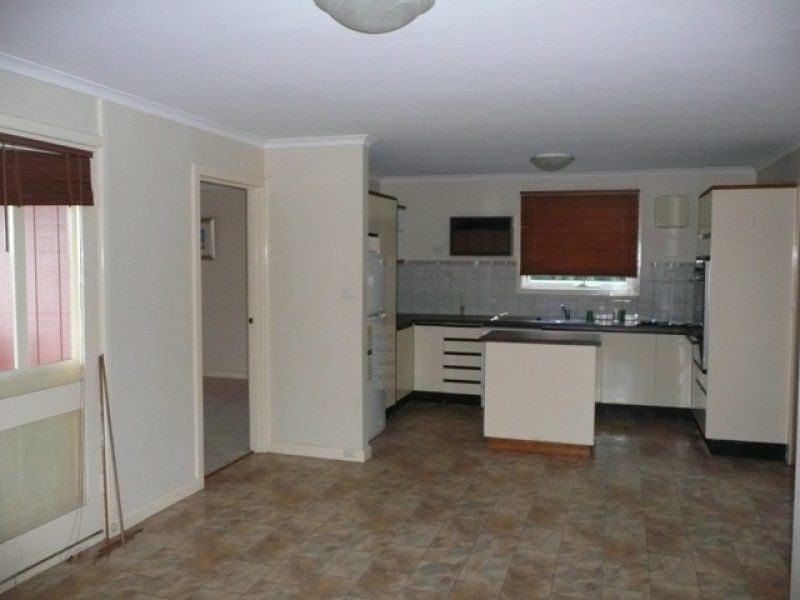 1 Laurie Avenue, Encounter Bay SA 5211