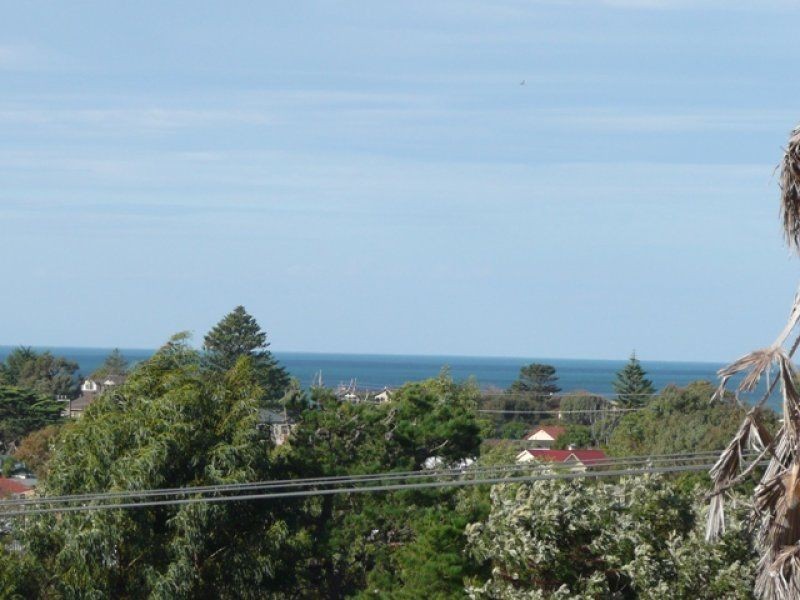 1 Laurie Avenue, Encounter Bay SA 5211