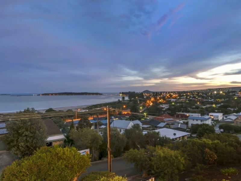 28 Bluffview Road, Mccracken SA 5211