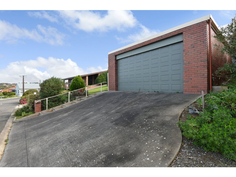 31 The Crescent, Mccracken SA 5211