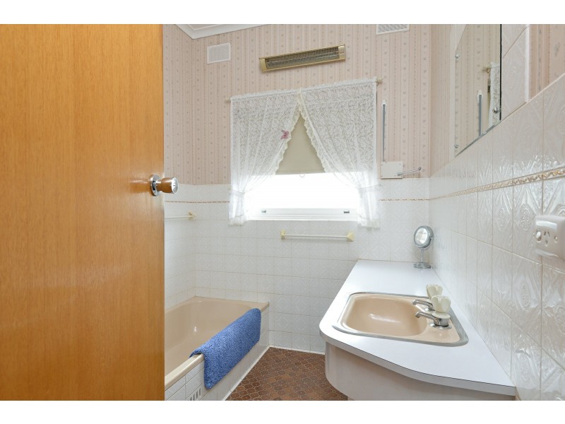 18 Keithalan Avenue, Victor Harbor SA 5211