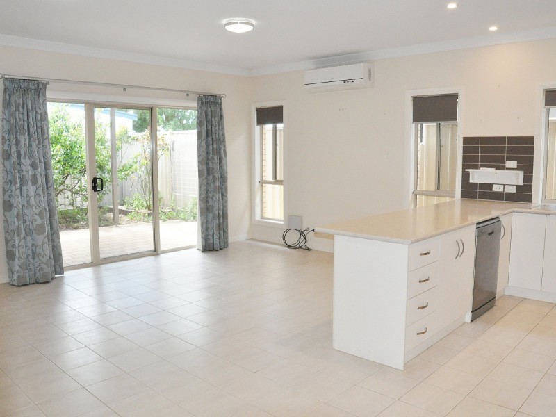 21 Oval Road, Victor Harbor SA 5211