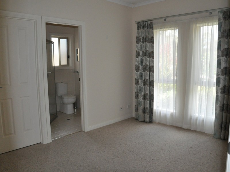 21 Oval Road, Victor Harbor SA 5211