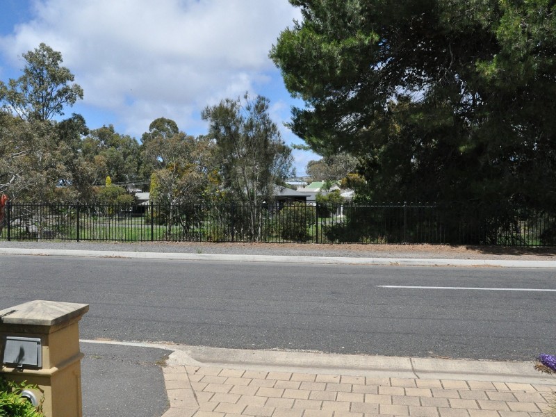 21 Oval Road, Victor Harbor SA 5211