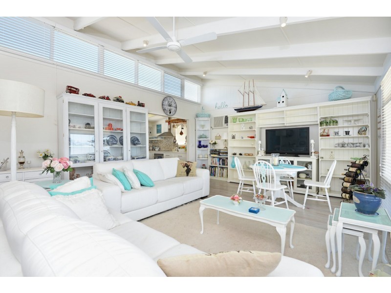 37 Captain Sturt Parade, Hindmarsh Island SA 5214