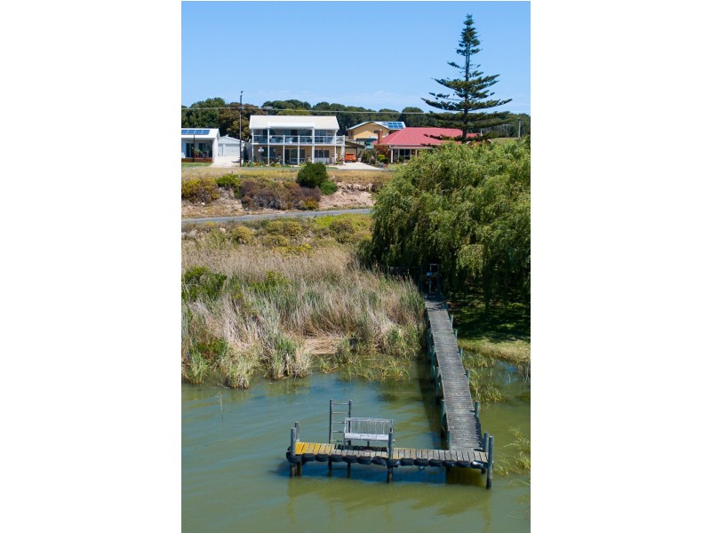 37 Captain Sturt Parade, Hindmarsh Island SA 5214