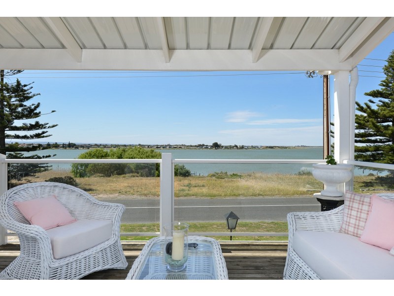 37 Captain Sturt Parade, Hindmarsh Island SA 5214
