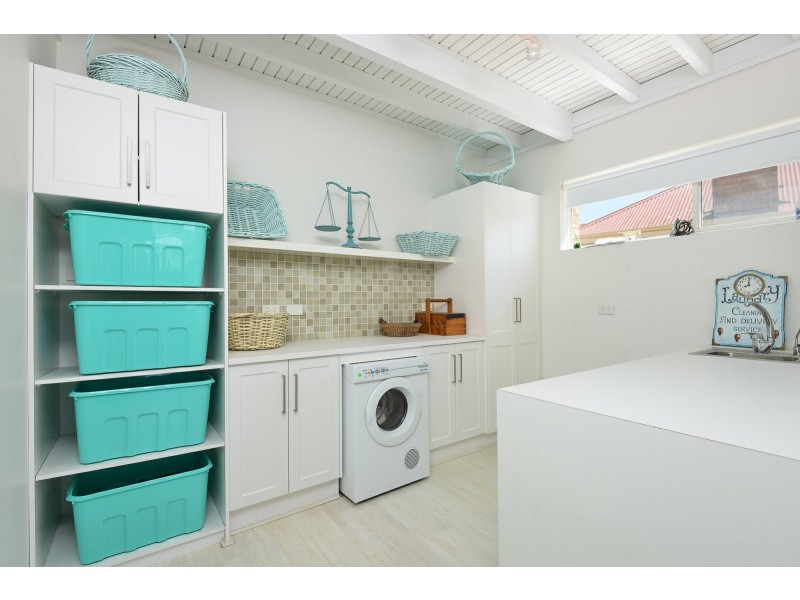 37 Captain Sturt Parade, Hindmarsh Island SA 5214