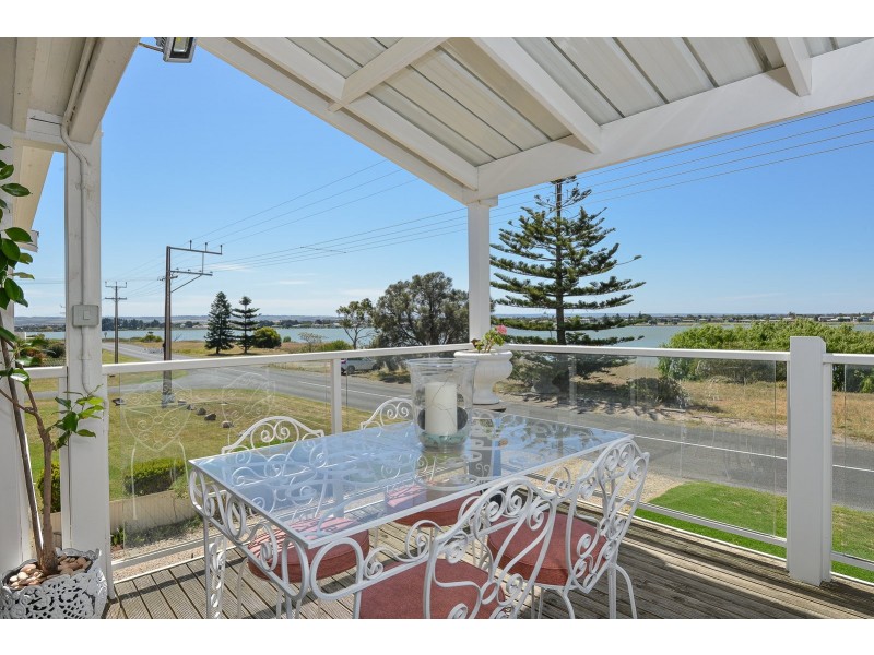 37 Captain Sturt Parade, Hindmarsh Island SA 5214