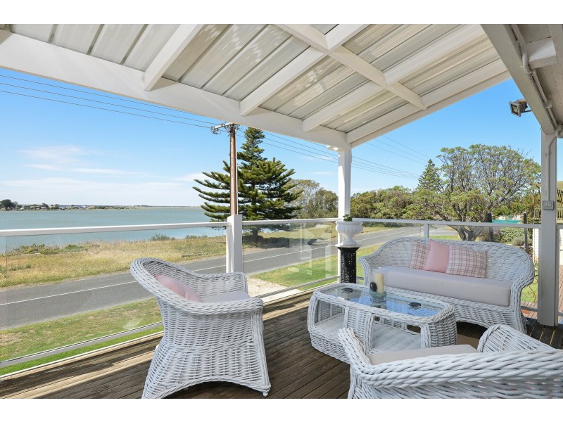 37 Captain Sturt Parade, Hindmarsh Island SA 5214