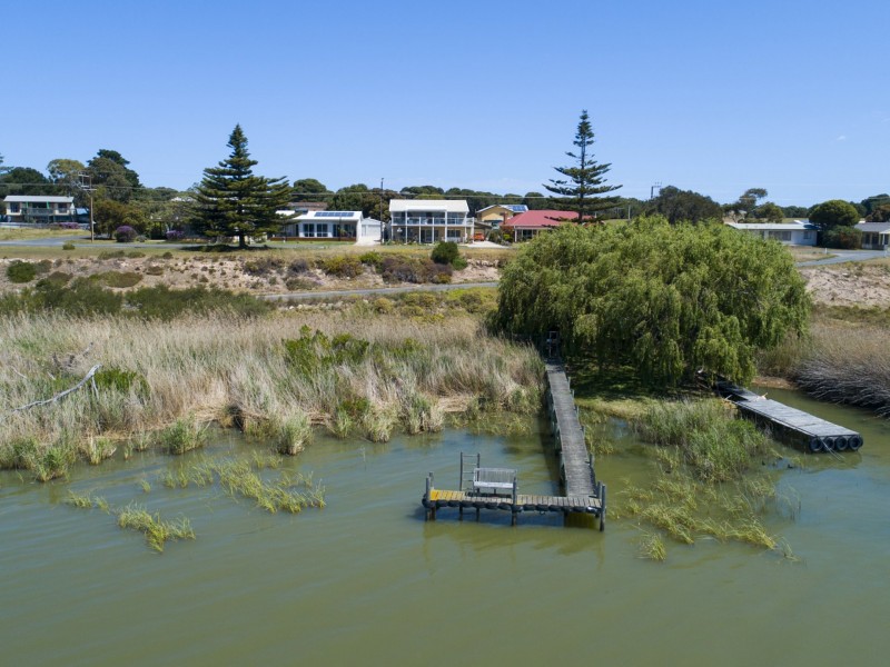 37 Captain Sturt Parade, Hindmarsh Island SA 5214