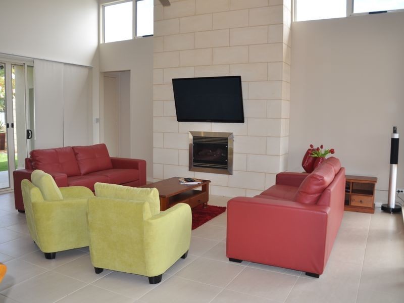 65 Warland Avenue, Victor Harbor SA 5211