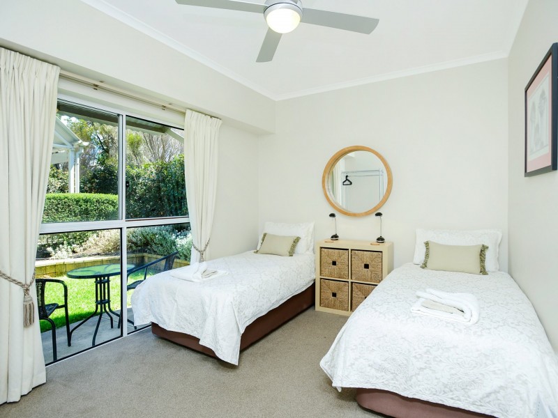 1/20 Flinders Parade, Victor Harbor SA 5211