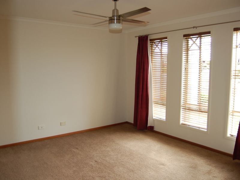 2 Manning Avenue, Encounter Bay SA 5211