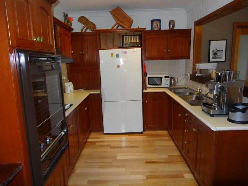 10 Park Ave, Encounter Bay SA 5211