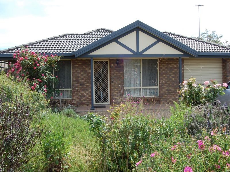 8 Poltong Crescent, Encounter Bay SA 5211