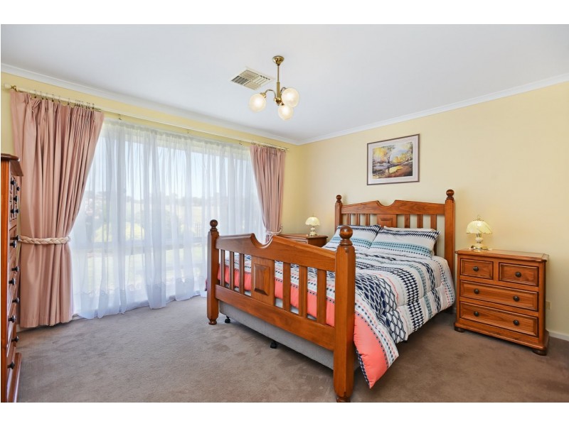 11 Tam O’Shanter Place, Mccracken SA 5211