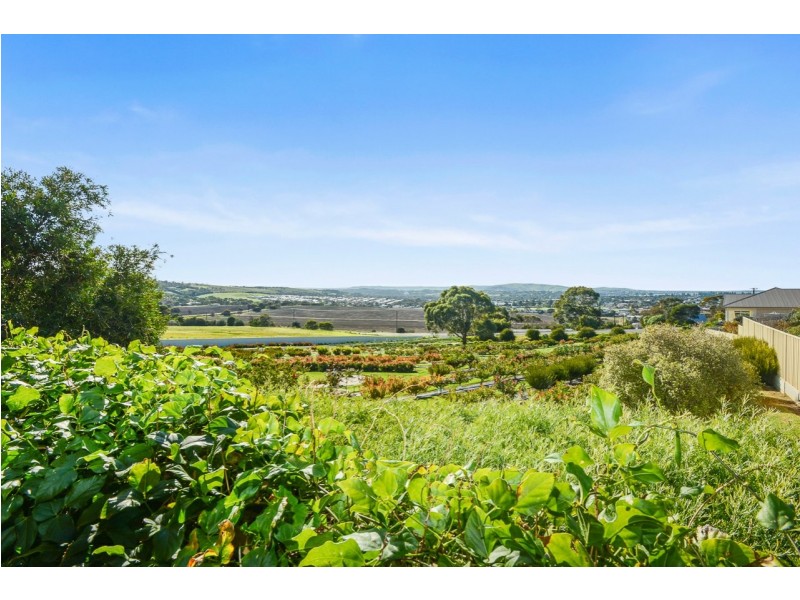 13 White Crescent, Encounter Bay SA 5211