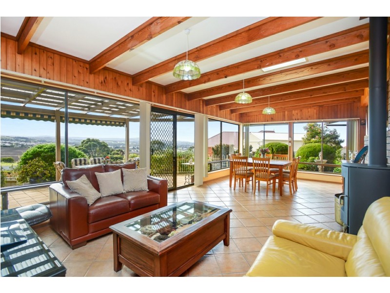 13 White Crescent, Encounter Bay SA 5211