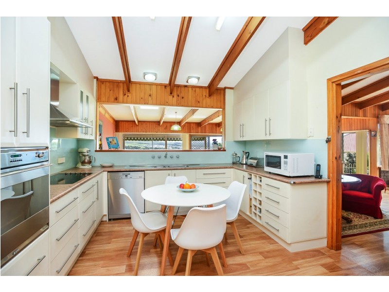 13 White Crescent, Encounter Bay SA 5211