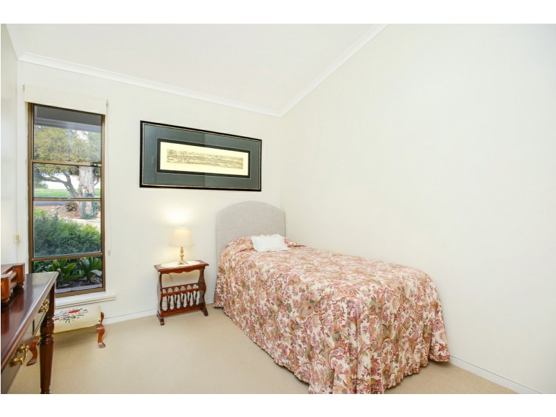 13 White Crescent, Encounter Bay SA 5211