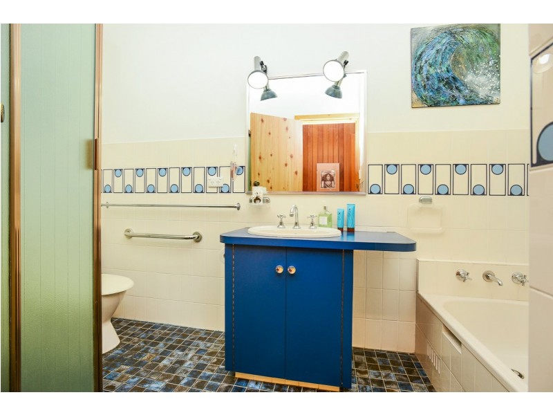 13 White Crescent, Encounter Bay SA 5211