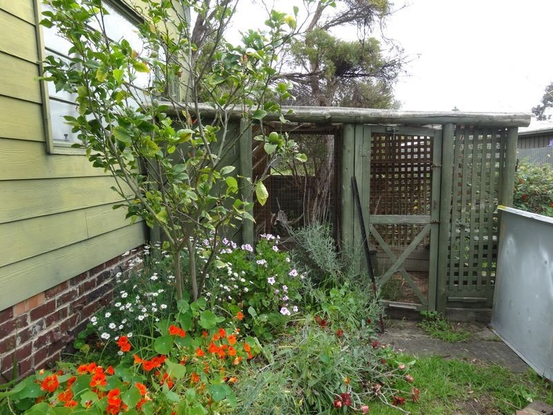 17 Riverview Road, Victor Harbor SA 5211