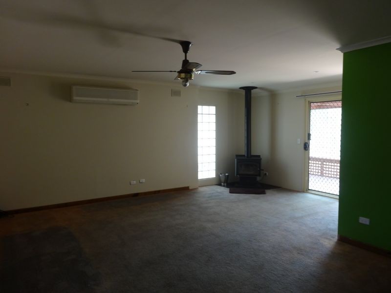 12 Swain Road, Victor Harbor SA 5211