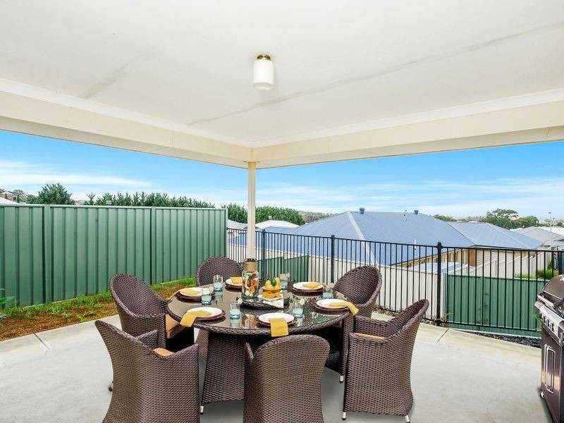 18 Shields Crescent, Encounter Bay SA 5211