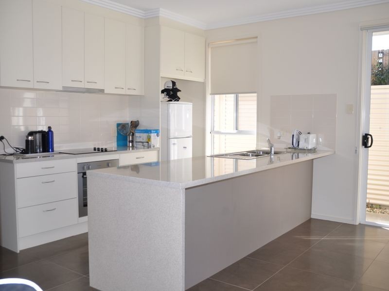 18 Sturt Street, Victor Harbor SA 5211