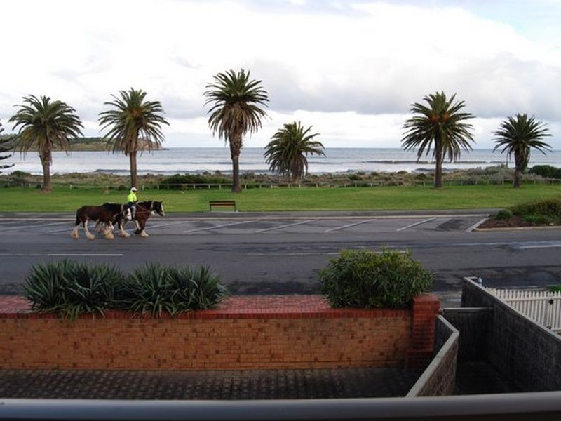 1/22 Esplanade, Victor Harbor SA 5211