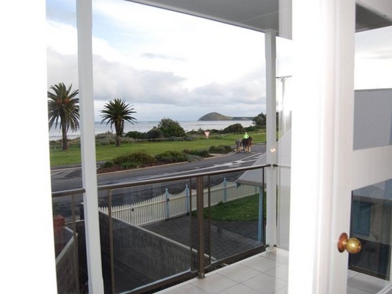 1/22 Esplanade, Victor Harbor SA 5211