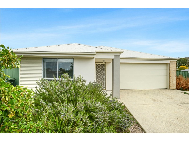 4 Shields Crescent,, Encounter Bay SA 5211