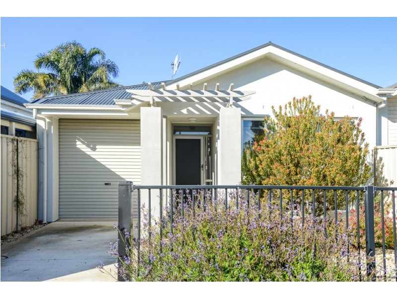 18 Sturt Street, Victor Harbor SA 5211