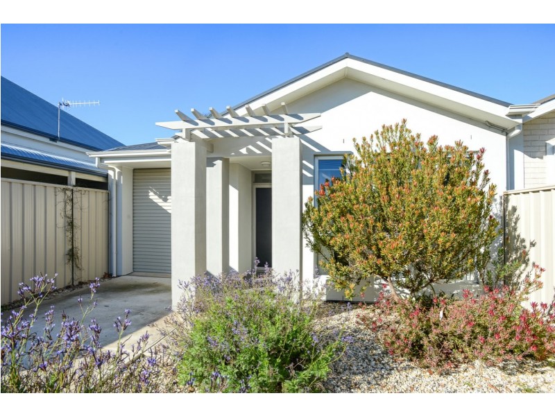 18 Sturt Street, Victor Harbor SA 5211