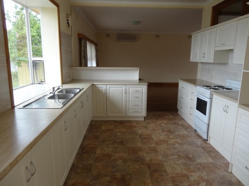 19 Lawson Street, Victor Harbor SA 5211