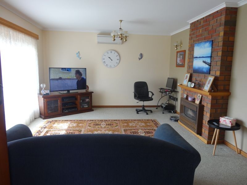 51 Renown Avenue, Victor Harbor SA 5211