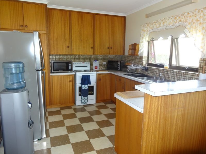 51 Renown Avenue, Victor Harbor SA 5211