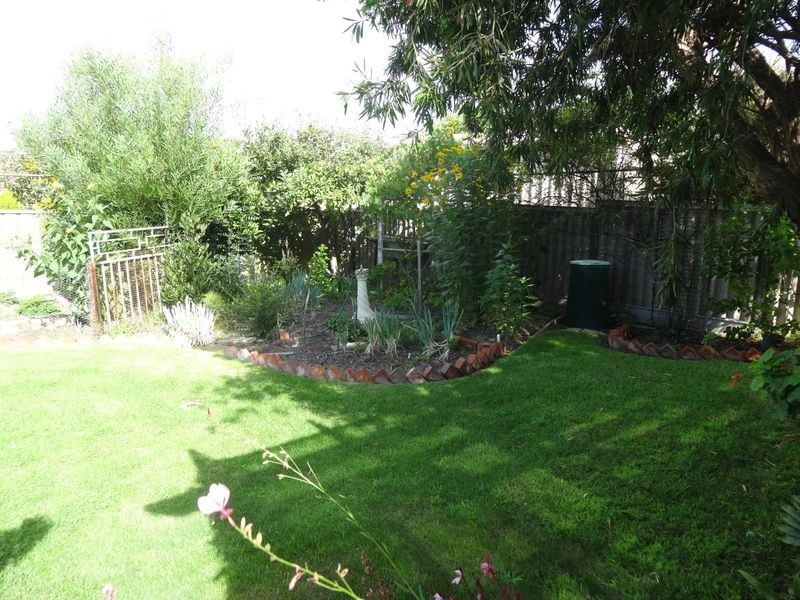 51 Renown Avenue, Victor Harbor SA 5211