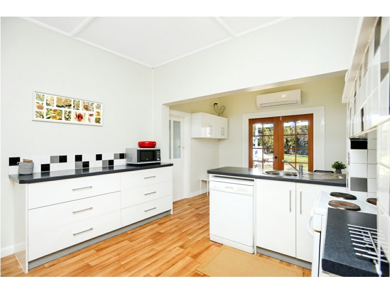 28 Lindsay Street, Victor Harbor SA 5211