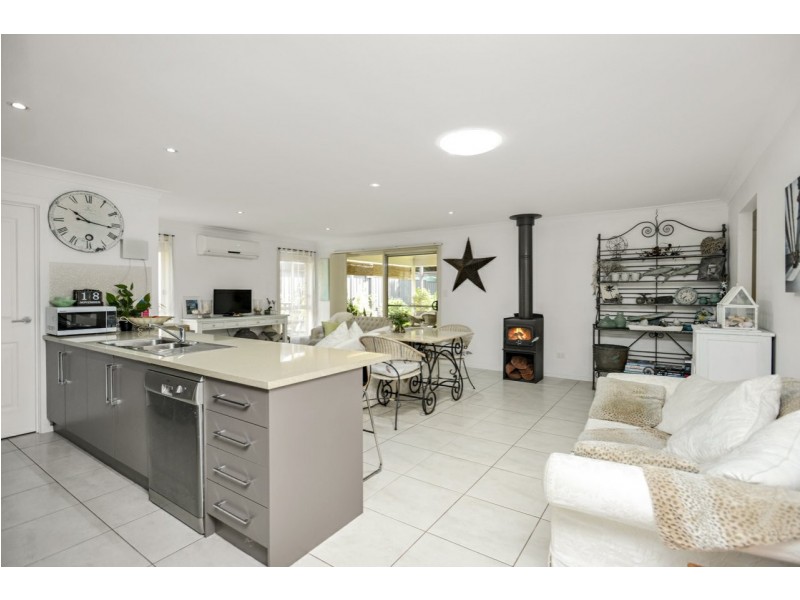 15 Shields Crescent, Encounter Bay SA 5211