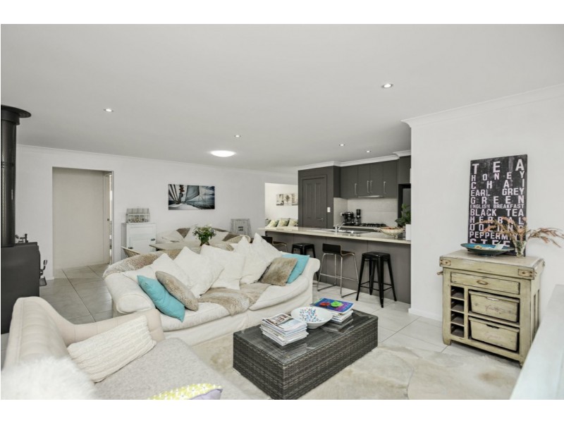 15 Shields Crescent, Encounter Bay SA 5211