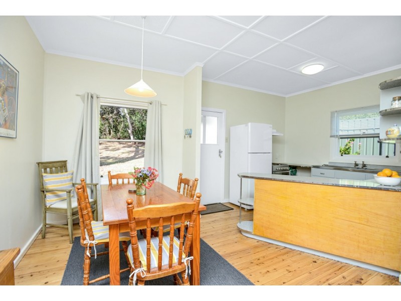 3 Dorset Ave, Victor Harbor SA 5211